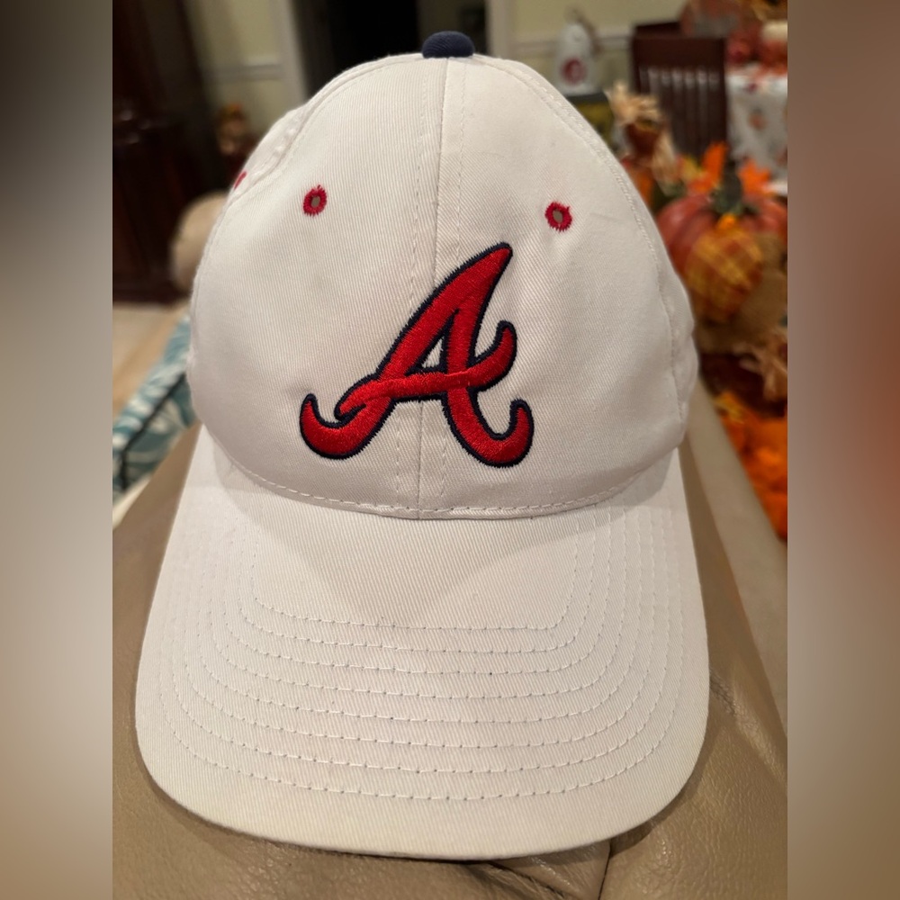 Vintage Atlanta Braves Snapback Hat White Red Embroidered Logo MLB Baseball Cap